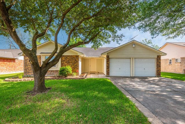 9742 Charmont, La Porte, TX, 77571
