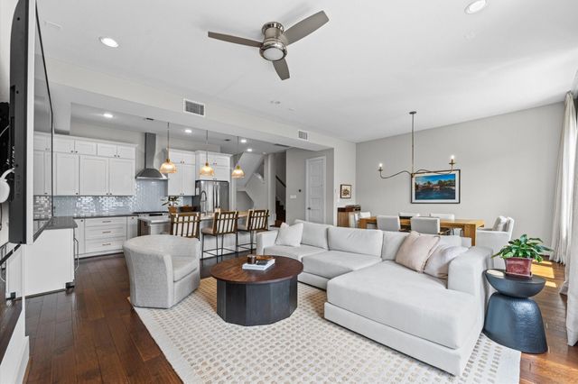 910 18th, Houston, TX, 77008