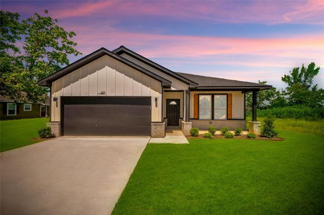 925 1st, Hempstead, TX, 77445