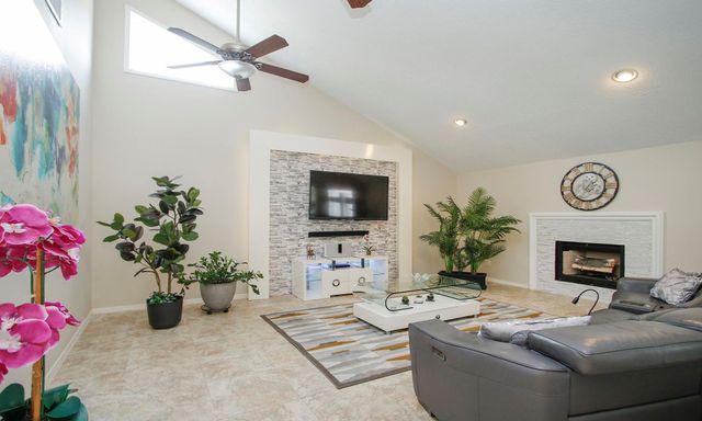 2110 Woodland Park