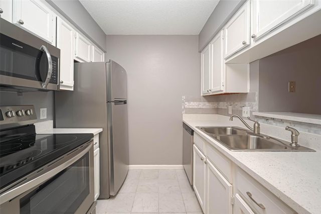  2120 El Paseo St #2108, Houston, TX 77054
