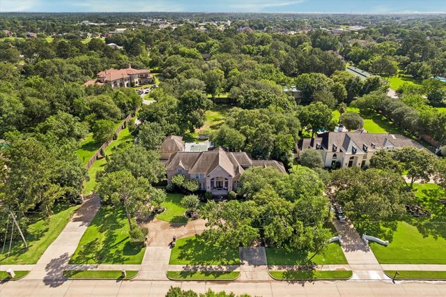 109 Sunset Drive in Friendswood, Texas