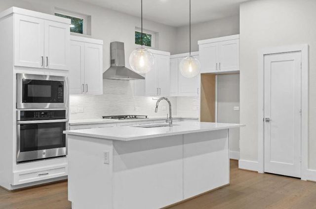836 Fisher, Houston, TX, 77018