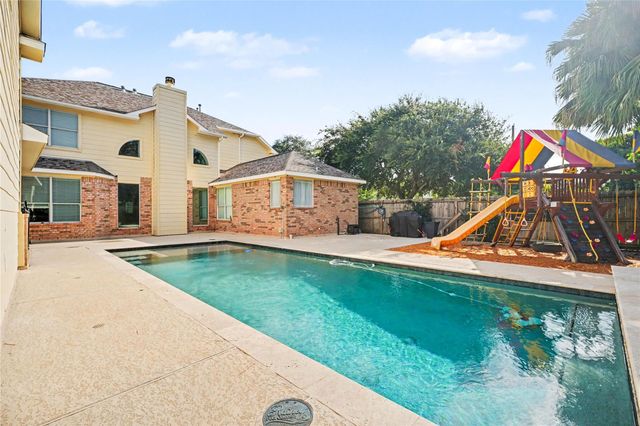  1626 Old Orchard Ln, Seabrook, TX 77586