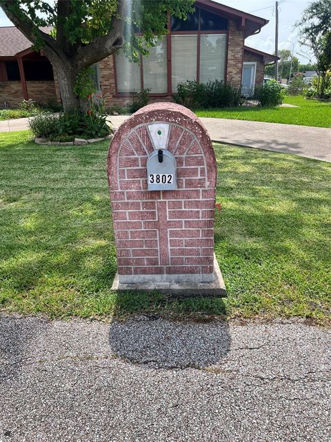 3802 Dolphin, La Porte, TX, 77571