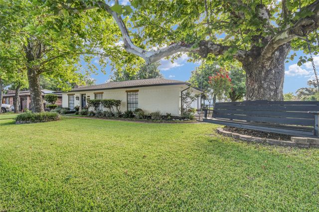219 Shanks, Clute, TX, 77531