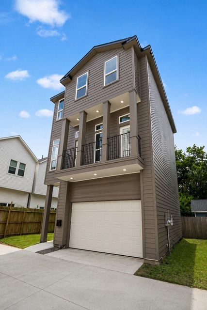 1226 23rd, Houston, TX, 77009