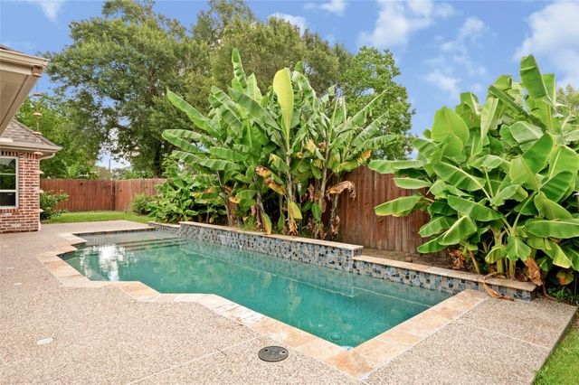 104 Mockingbird, Bridge City, TX, 77611