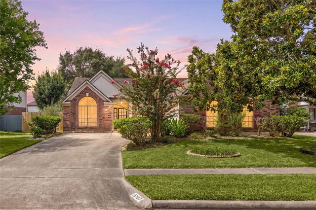  15107 Berkshire Green Dr, Houston, TX 77083