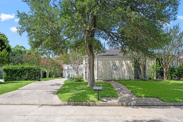  1 Wellington Ln, Sugar Land, TX 77478