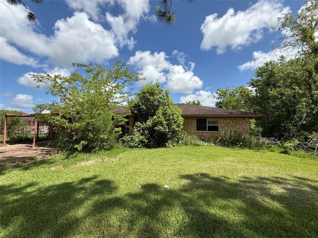 409 County Road 243, Angleton, TX, 77515
