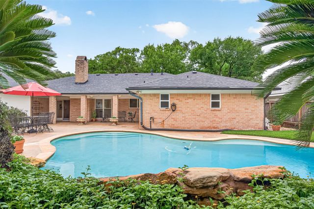  3031 Broadmoor Dr, Sugar Land, TX 77478