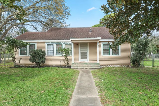  630 Orange St, La Marque, TX 77568