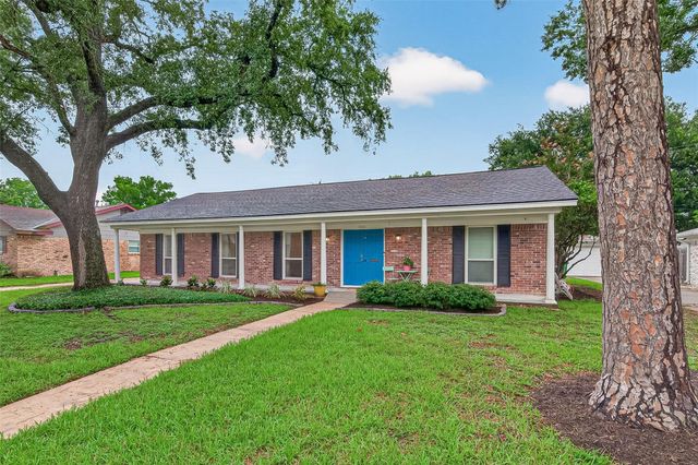  5810 Creekbend Dr, Houston, TX 77096