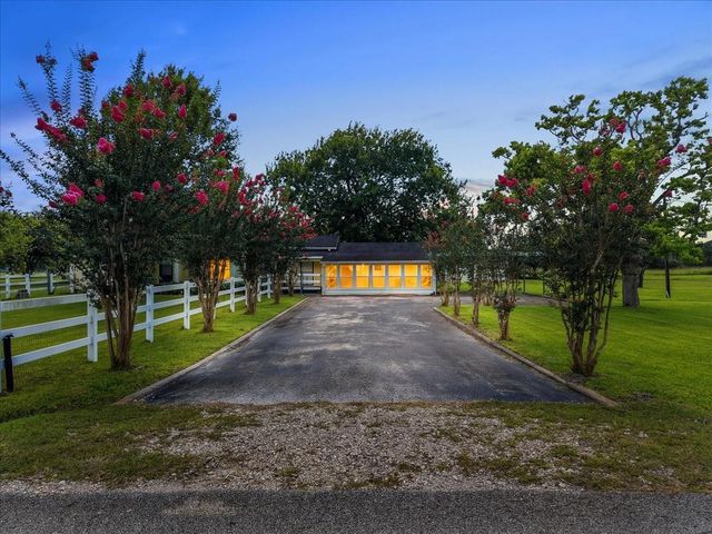  5822 Avenue P, Santa Fe, TX 77510