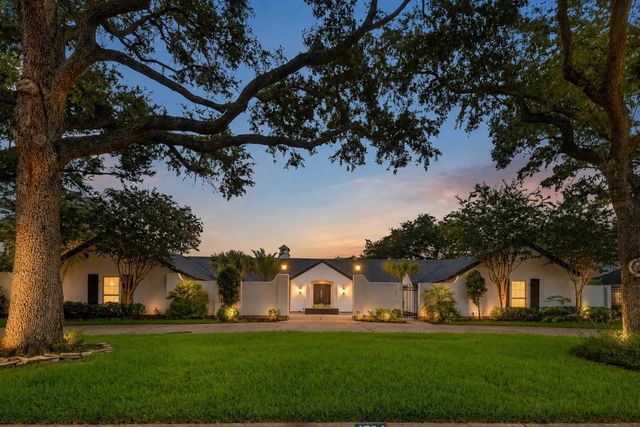 1534 David Searles, Sugar Land, TX, 77478