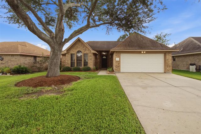 712 Manor, Angleton, TX, 77515