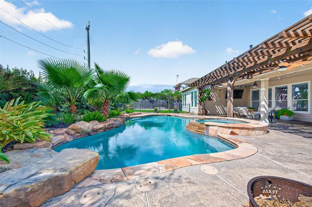  9634 Empress Crossing Dr, Spring, TX 77379