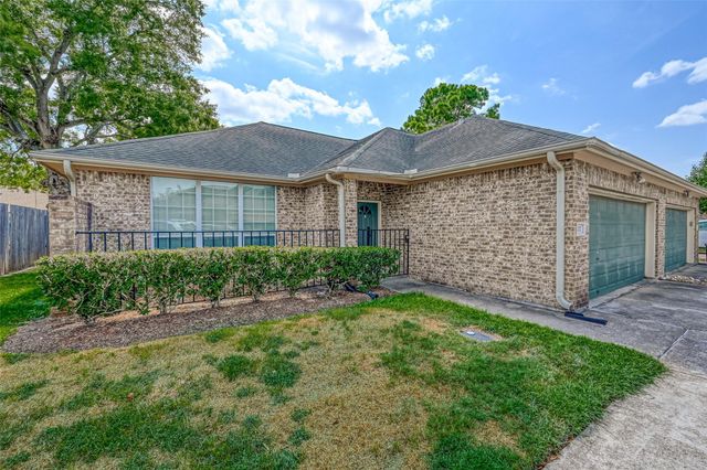 717 CEDARWOOD, Friendswood, TX, 77546