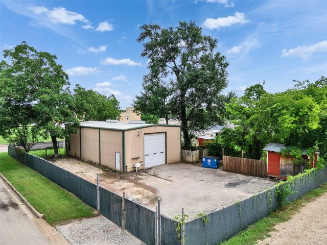 301 Murray, Conroe, TX, 77301