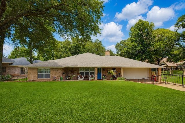  1450 Pleasant Valley Dr, Huntsville, TX 77340