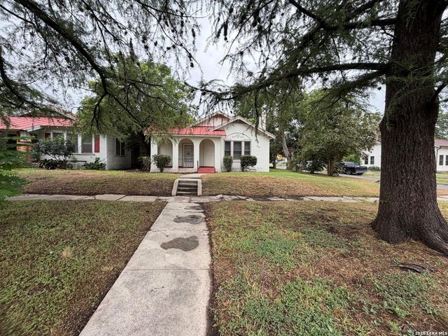 1402 HIGHLAND BLVD