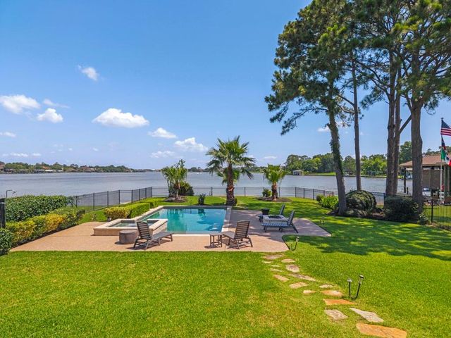 217 Lakeshore, Seabrook, TX, 77586
