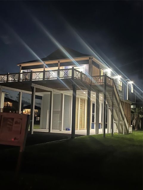 4411 Strand, Crystal Beach, TX, 77650