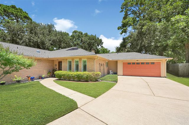  8210 Letica Dr, Houston, TX 77040