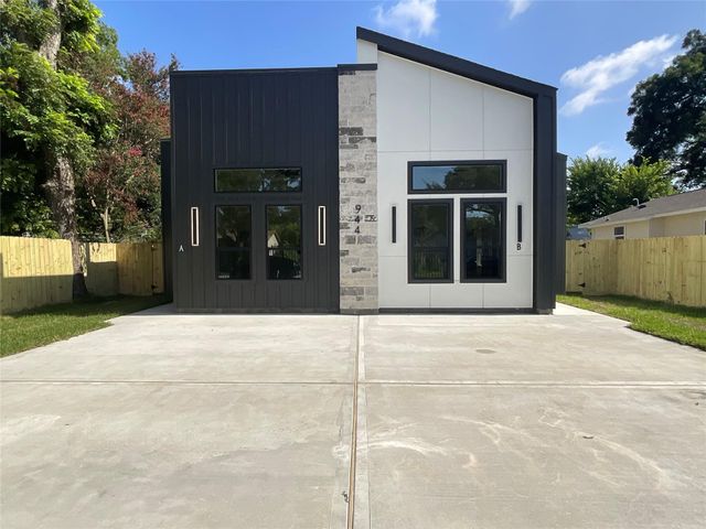 944 Lucky, Houston, TX, 77088