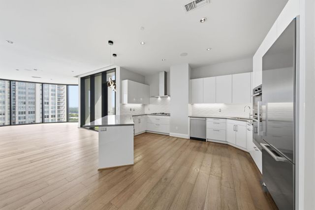  1409 Post Oak Blvd #1602, Houston, TX 77056