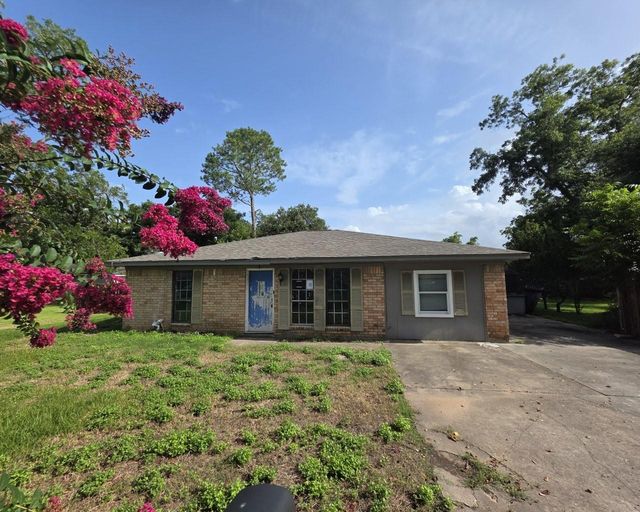  1 Linda Ln, West Columbia, TX 77486