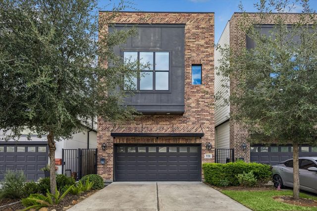  938 Alexander St, Houston, TX 77008