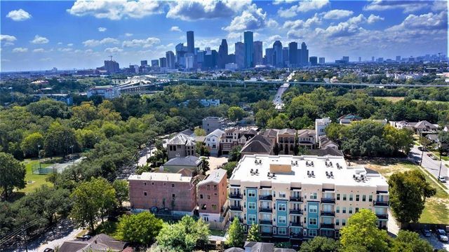  2802 Morrison St #206, Houston, TX 77009