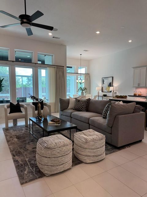  10 Venetia Grove Dr, Tomball, TX 77375