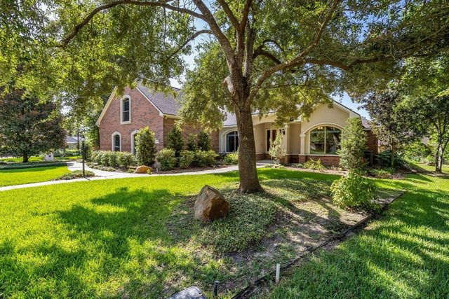  110 April Waters Dr W, Montgomery, TX 77356