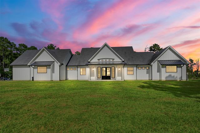  155 Oetken E, Anahuac, TX 77514
