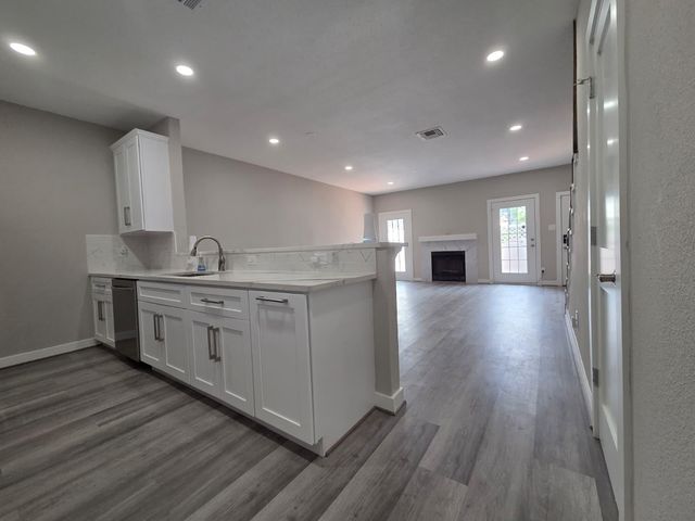 6000 Reims, Houston, TX, 77036