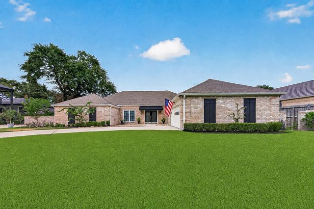  822 Merrick Dr, Sugar Land, TX 77478