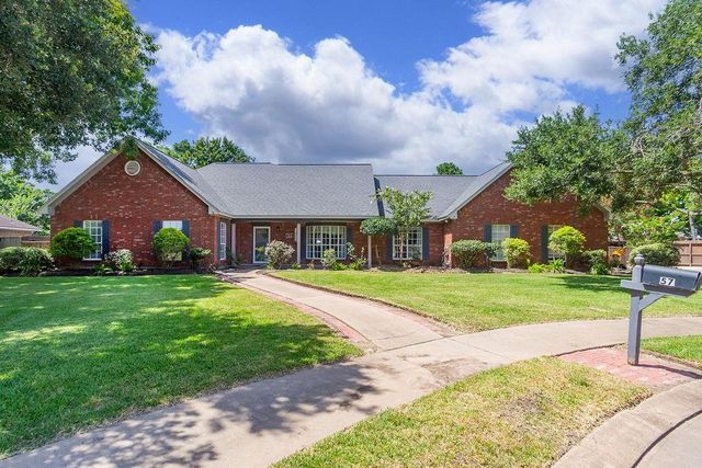  57 Silver Lace Ct, Lake Jackson, TX 77566