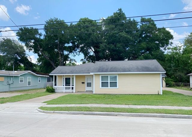  41 Parker Rd, Houston, TX 77076