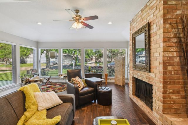  1006 Glacier Hill Dr, Houston, TX 77077