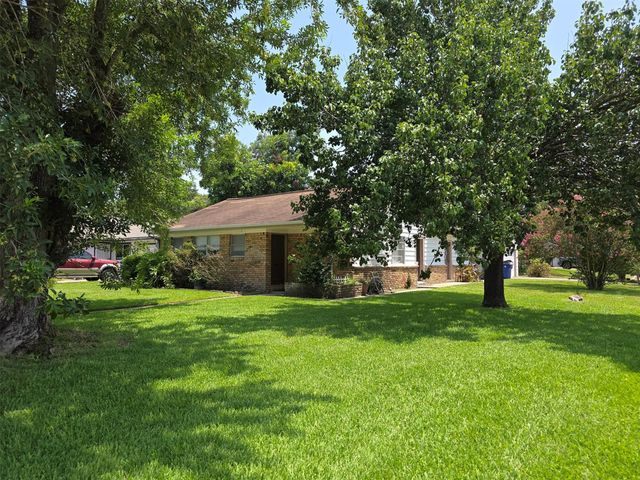  31 14th Ave N, Texas City, TX 77590