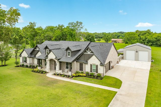  902 Redbird Ct, Angleton, TX 77515