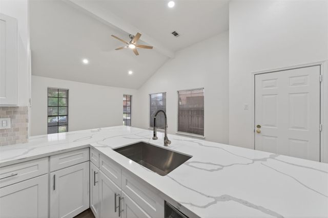 4735 Woodford, Baytown, TX, 77521