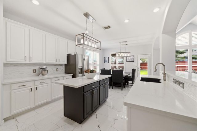  9003 Kinnel Ln, Tomball, TX 77375