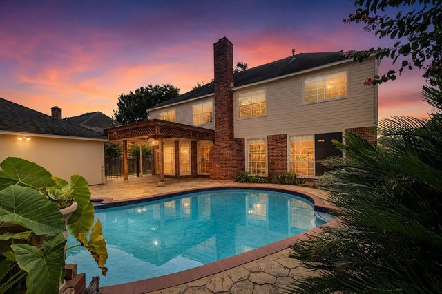  4802 Yorkshire St, Sugar Land, TX 77479