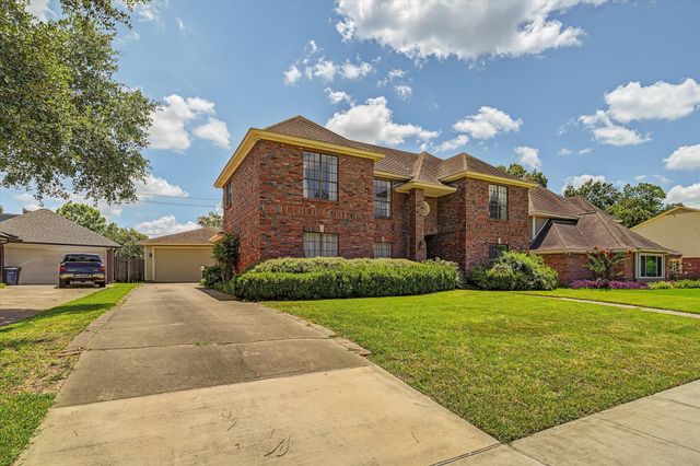 410 Crestwood Dr, El Lago, TX 77586