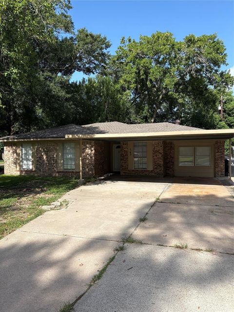 745 Dezso, Alvin, TX, 77511