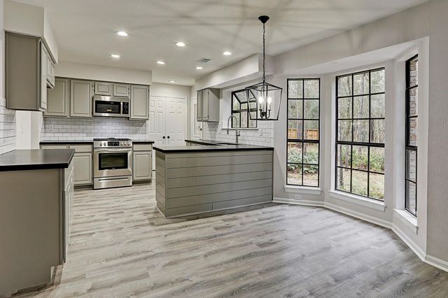 2 Eagle Rock, The Woodlands, TX, 77381